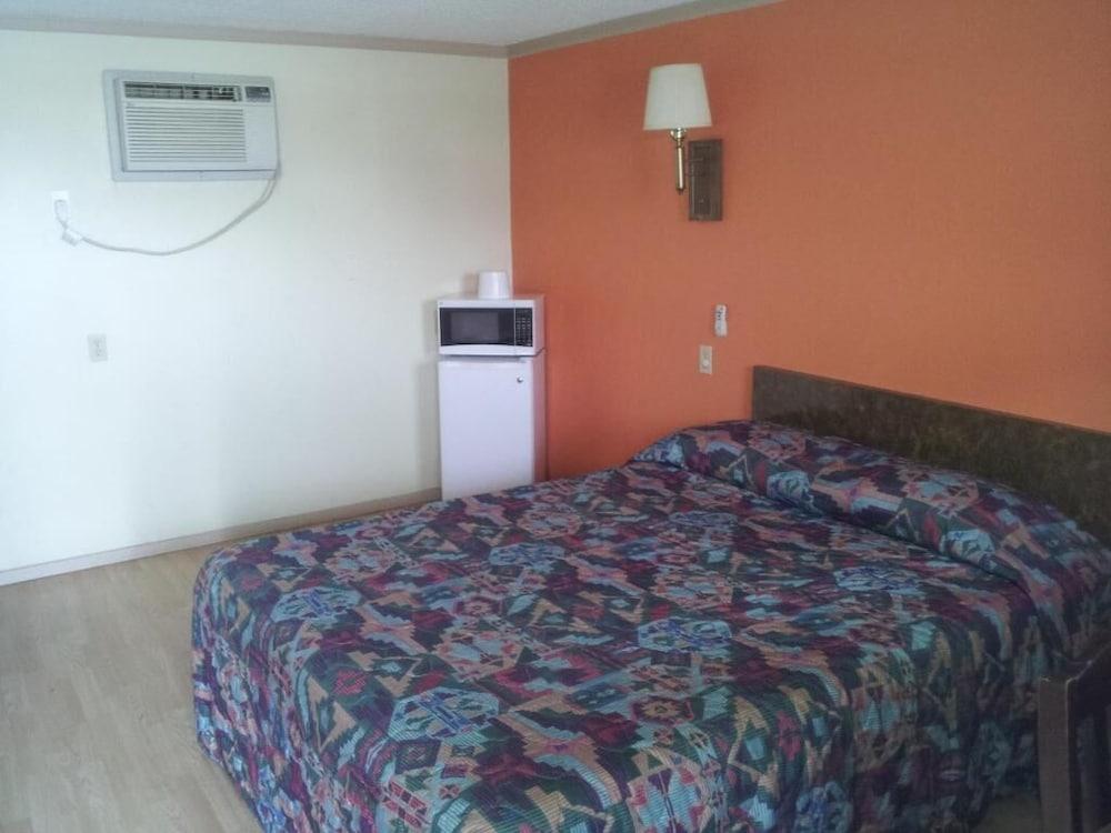 Mustang Motel photo 9