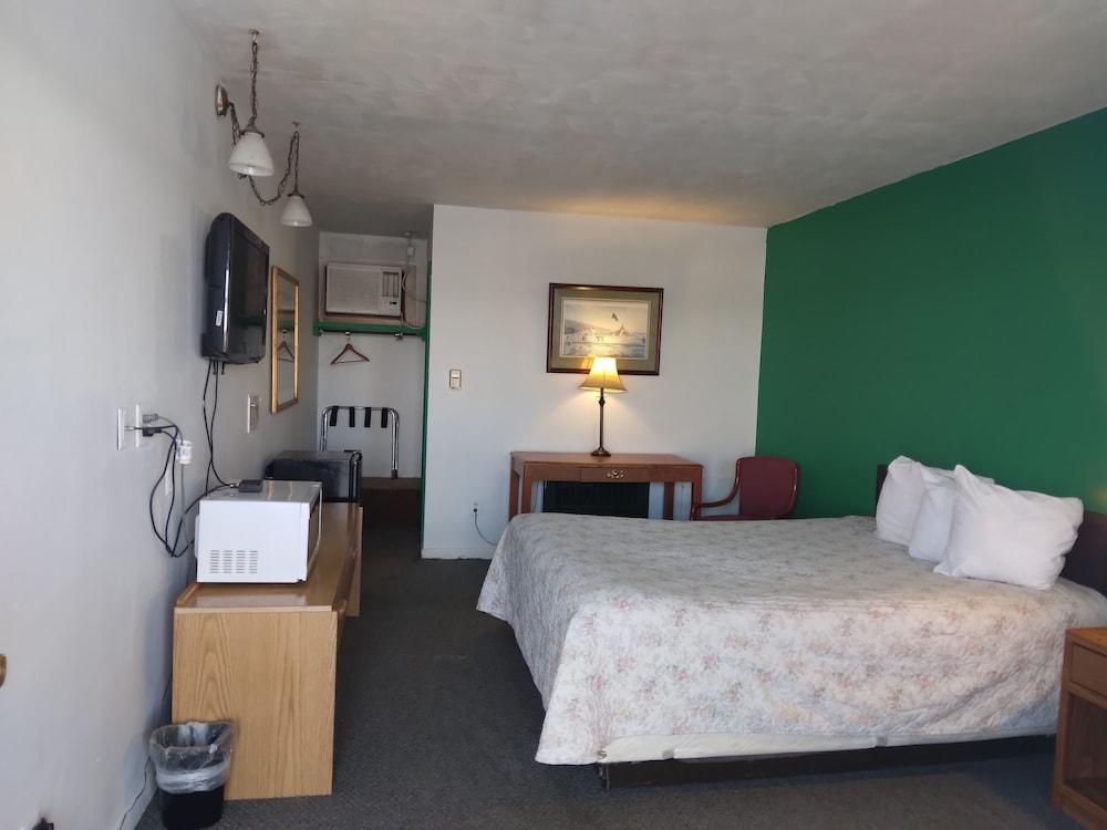 Capri Motel photo 17