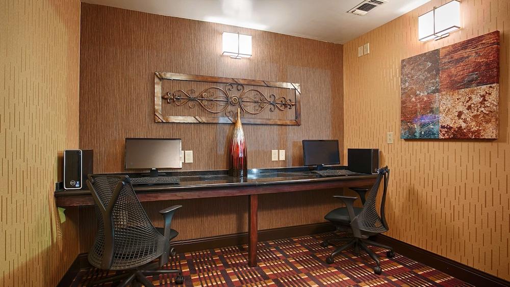 Best Western Plus Midwest Inn & Suites photo 17