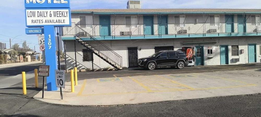 Motel 7 By Oyo Near Phoenix Airport photo 1