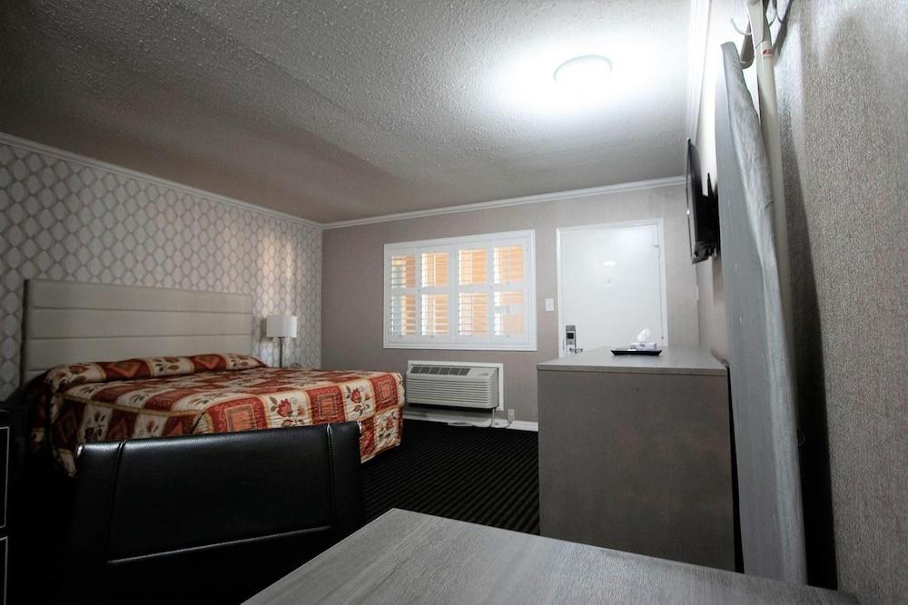 Alpha Inn & Suites photo 34