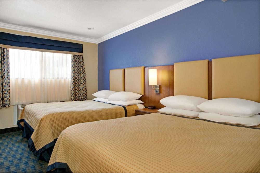 Days Inn by Wyndham San Francisco - Lombard photo 7