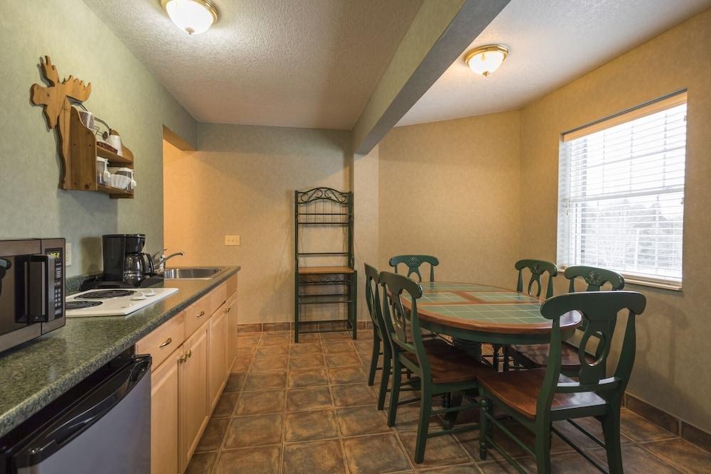 Crooked River Lodge photo 12