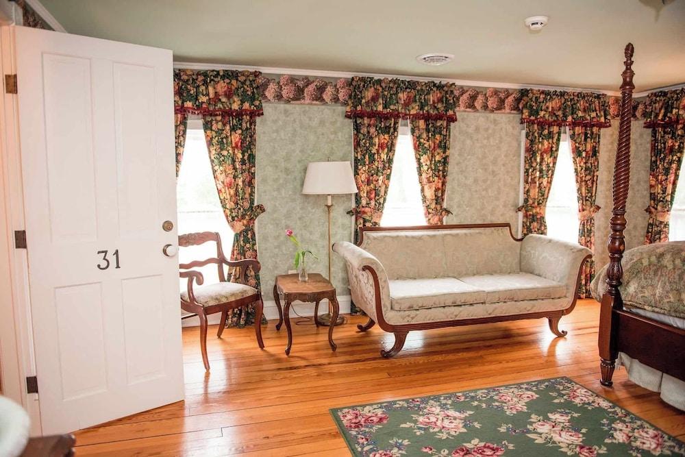 Springside Inn photo 7