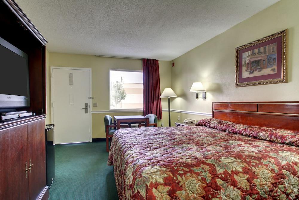 Key West Inn - Montgomery photo 4
