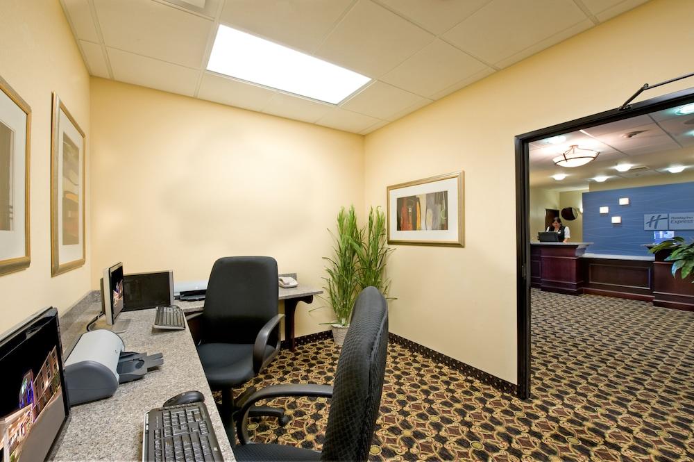 Holiday Inn Express & Suites Willcox by IHG photo 17