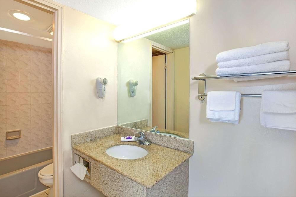 Knights Inn South Hackensack photo 10