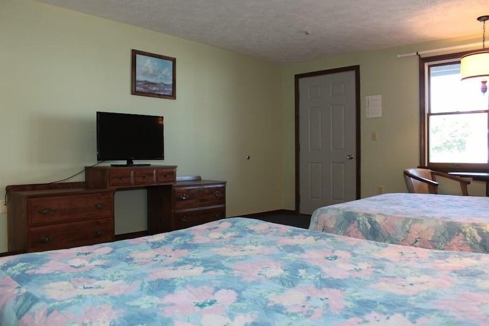 The Villager Motel photo 49