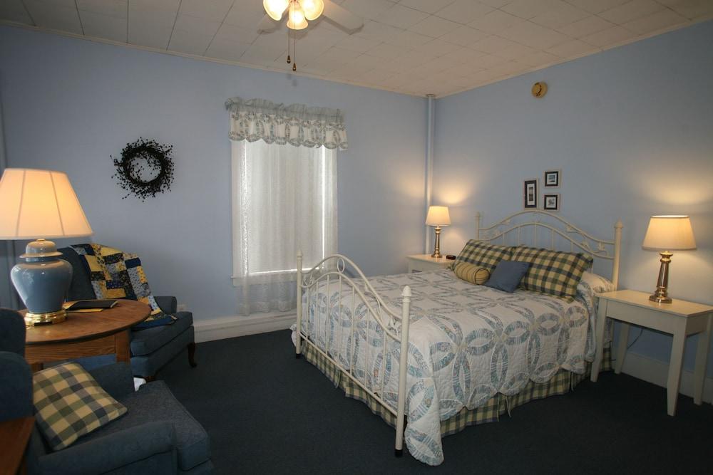 Fullerton Inn photo 11