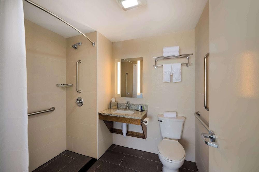 Sleep Inn Bronx - Soundview photo 25