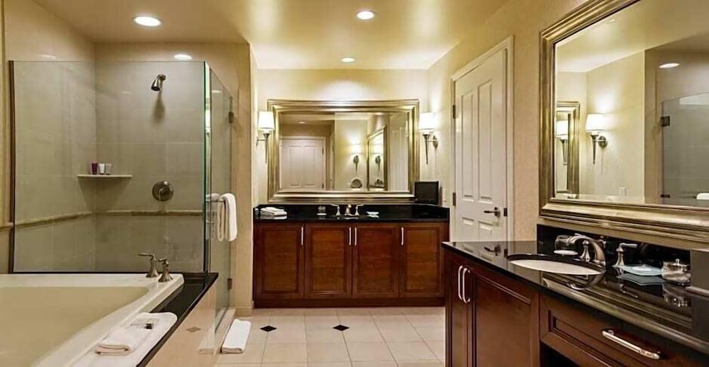 MGM Signature Executive Suite photo 4