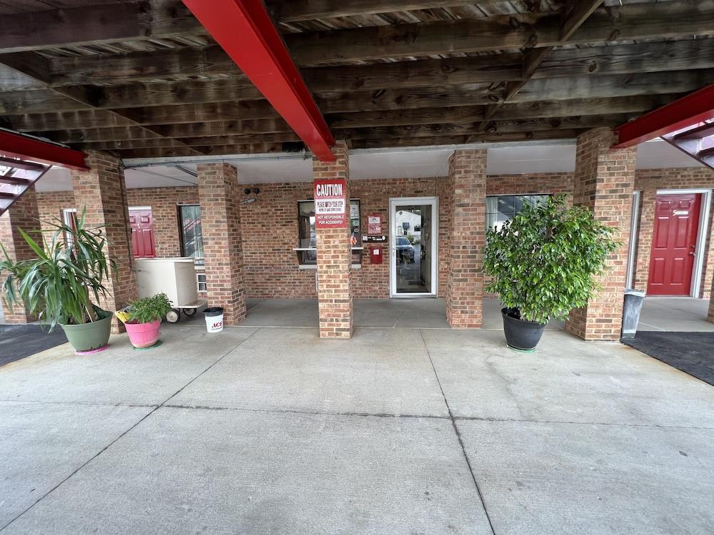 Americas Inn photo 8