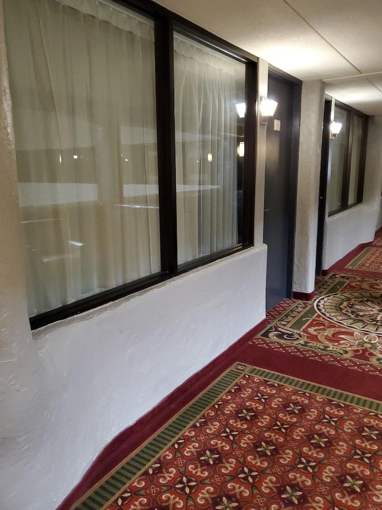 Pine Lake Resort and Banquets photo 5