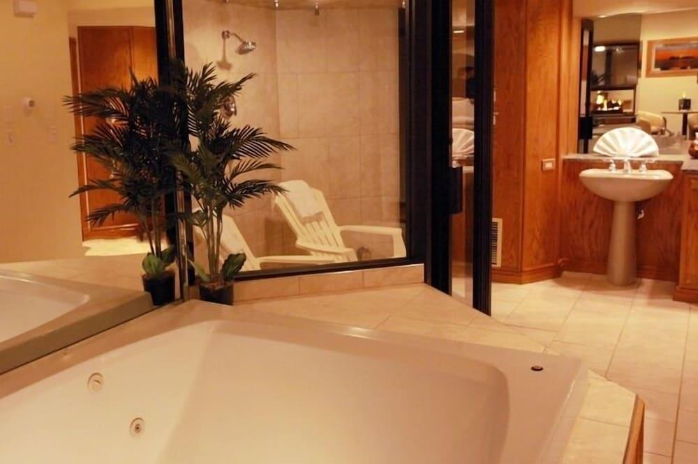 Sybaris Pool Suites Mequon photo 49