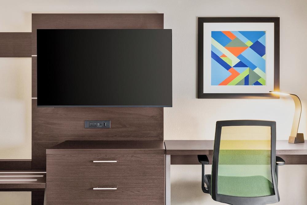 Holiday Inn Express & Suites Live Oak by IHG photo 18