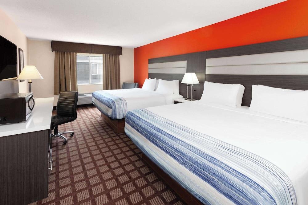 AmericInn by Wyndham Hudson photo 6