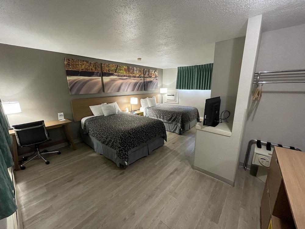 Days Inn by Wyndham Alpena photo 11
