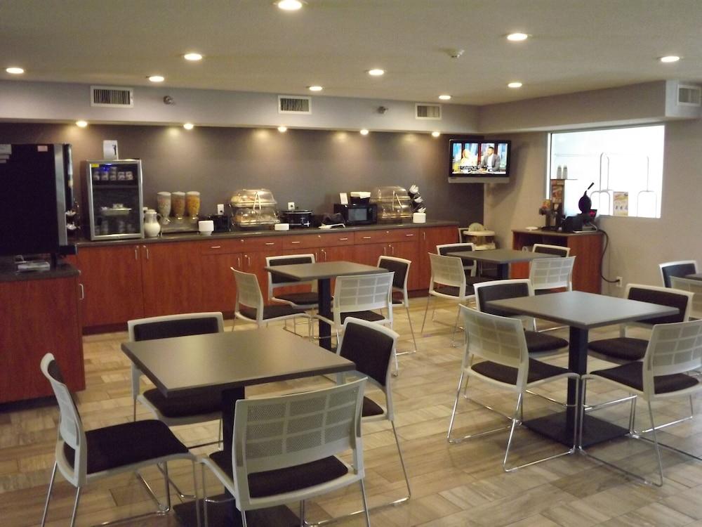 Microtel Inn & Suites by Wyndham Ames photo 32