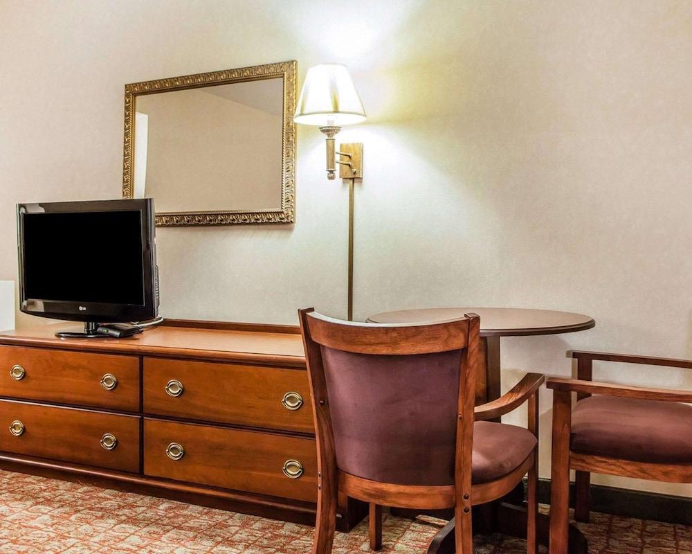 Econo Lodge Douglassville - Pottstown photo 18