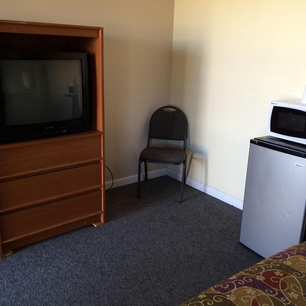 Colonial Motel photo 4