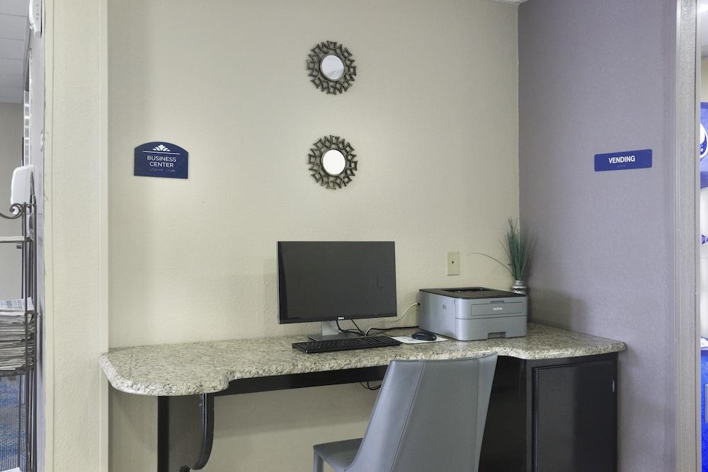 Microtel Inn & Suites by Wyndham Meridian photo 13