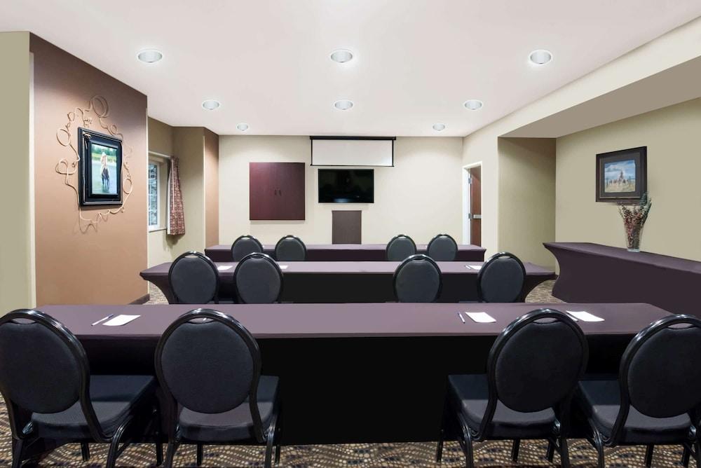 Microtel Inn & Suites by Wyndham Sidney photo 19