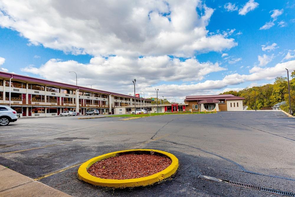 Americas Best Value Inn Moline photo 33