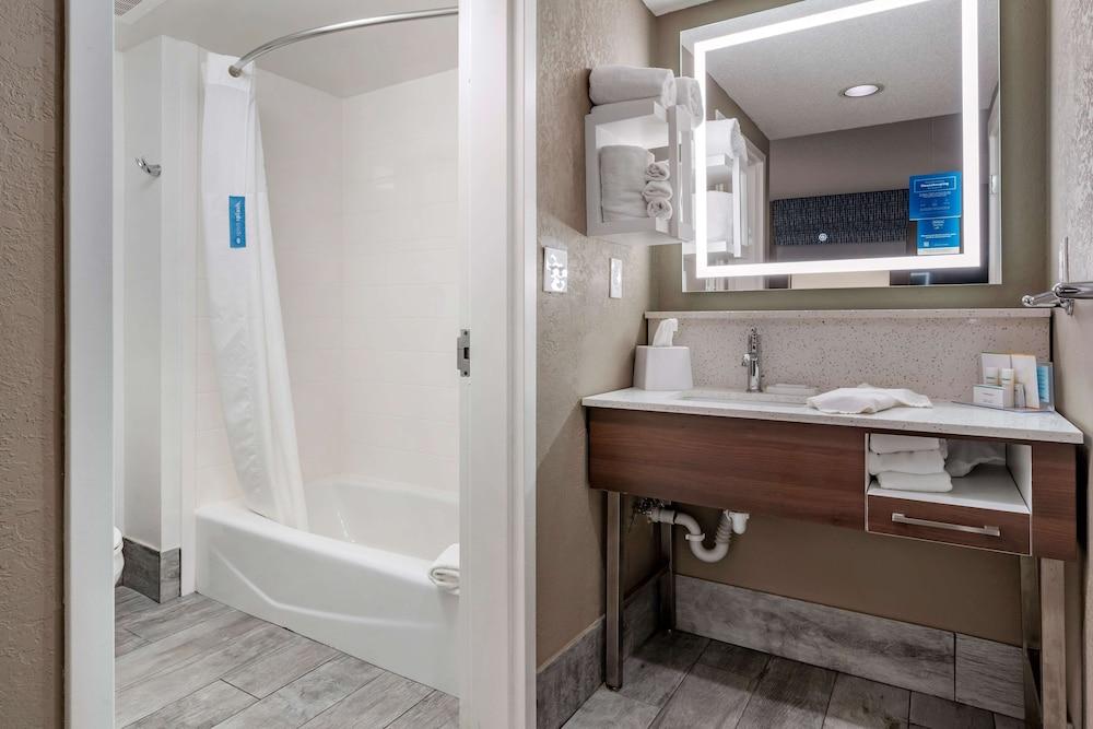 Hampton Inn & Suites Louisville East photo 20
