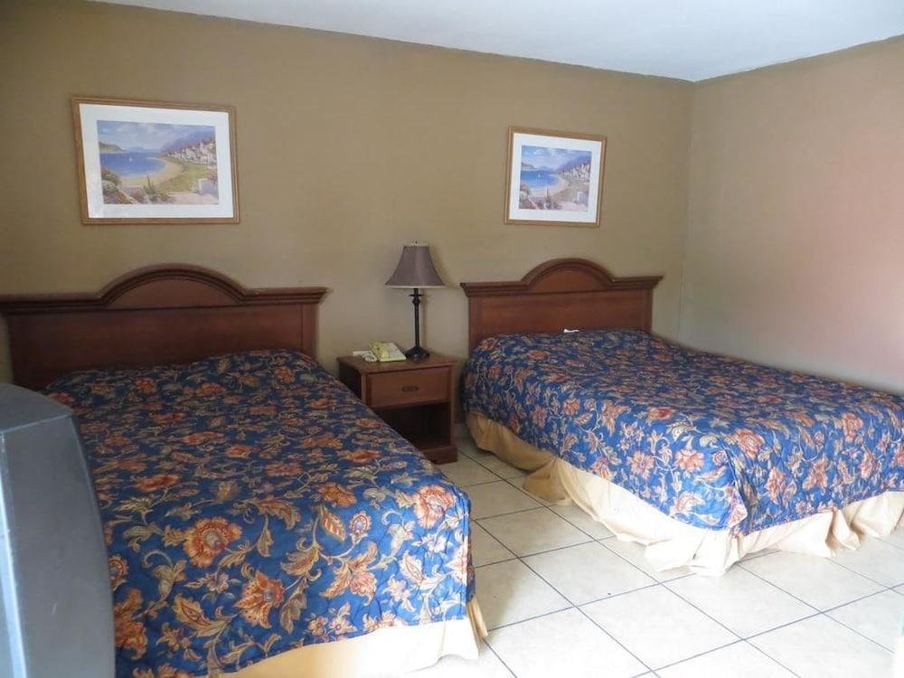 Travel Inn & Suites photo 7
