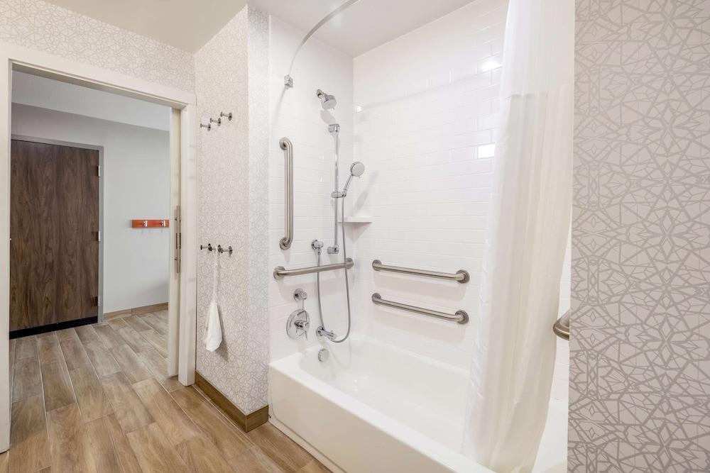 Hampton Inn & Suites Benton Harbor photo 19