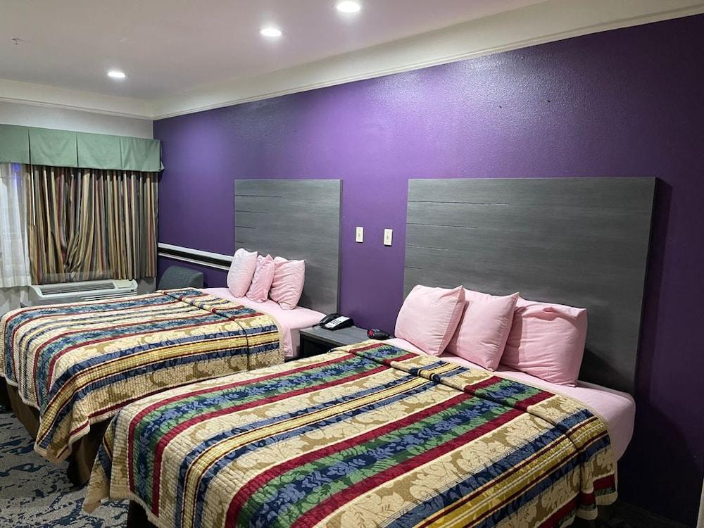 Scottish Inns and Suites Alvin photo 12
