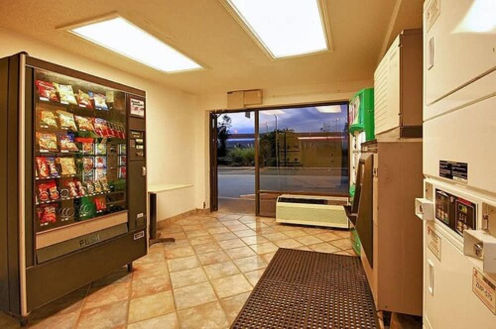 Super 6 Inn & Suites photo 28