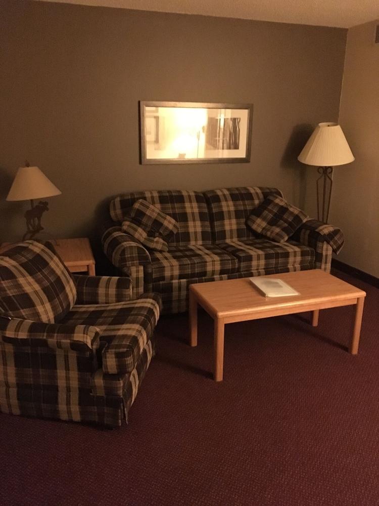 Moose Lake Lodge & Suites photo 22