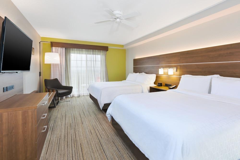 Holiday Inn Express & Suites Petoskey by IHG photo 39