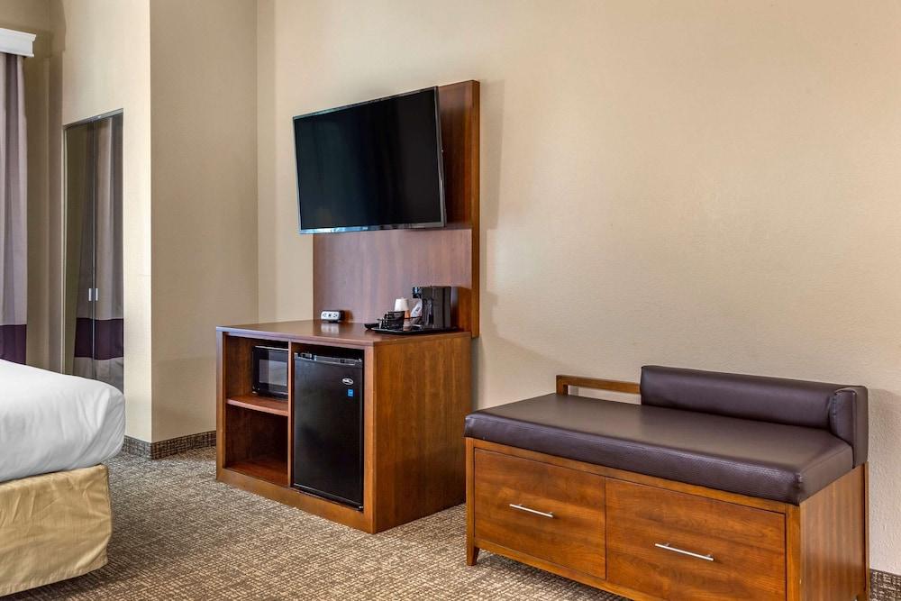 Comfort Suites Clayton - Garner photo 16