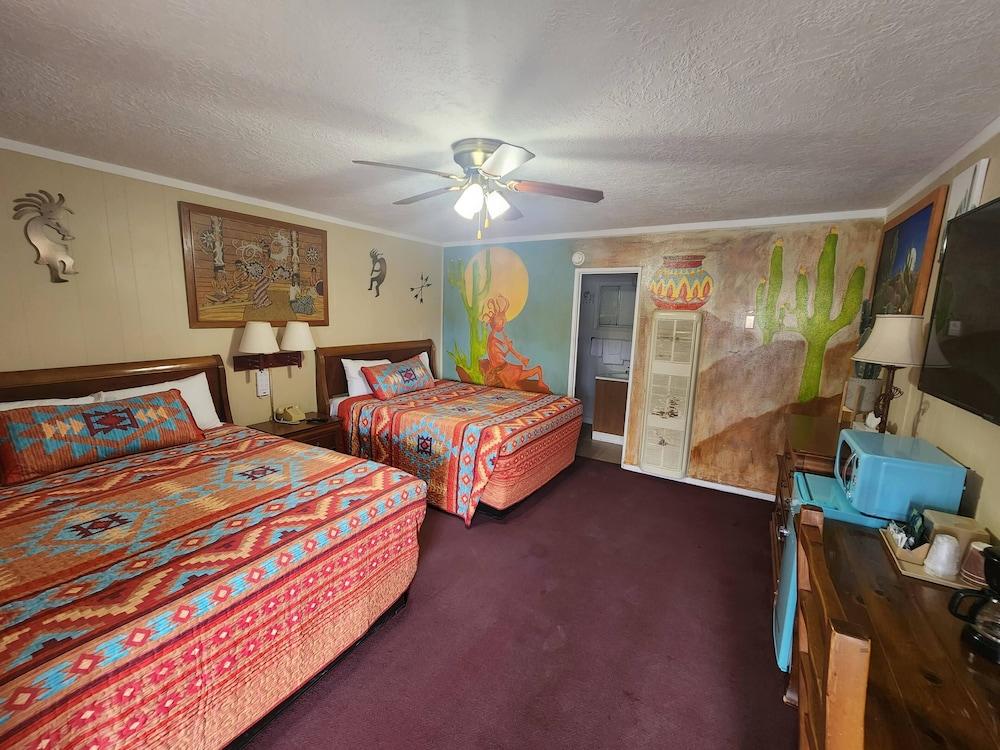 Smokey Bear Motel photo 2