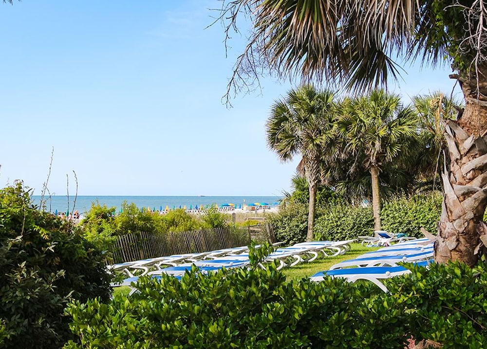 Schooner II Beach and Racquet Club photo 2