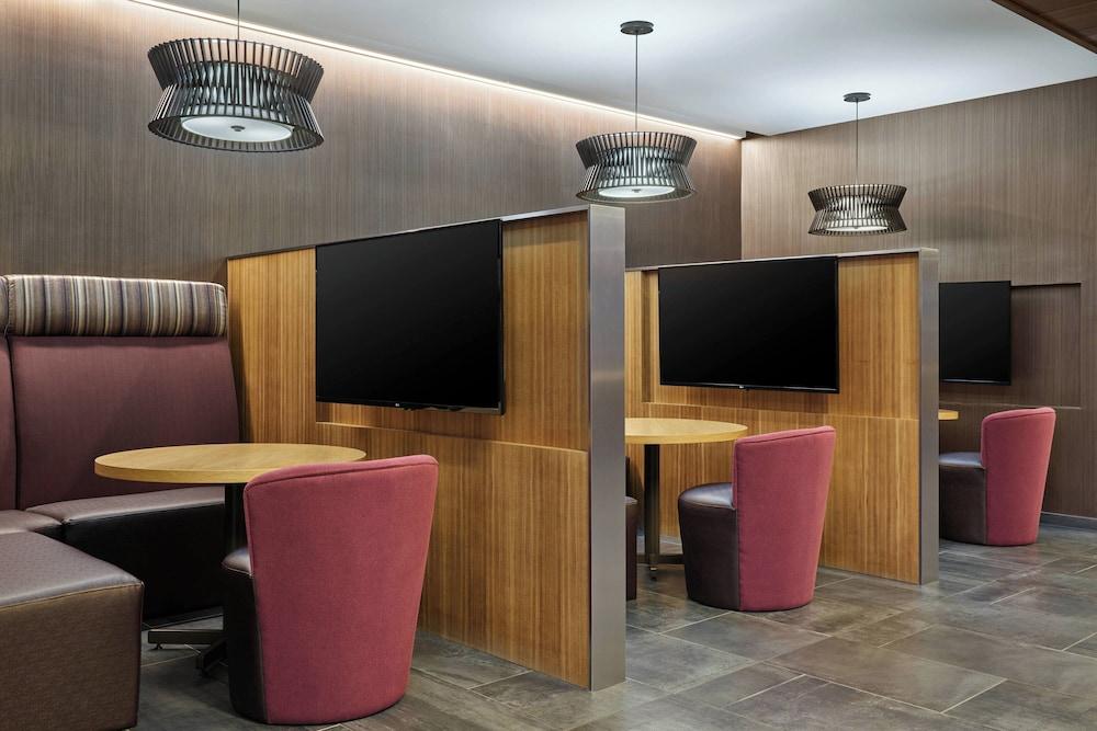 Courtyard by Marriott Denver Aurora photo 12