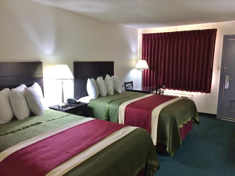 Travel Inn & Suites photo 10