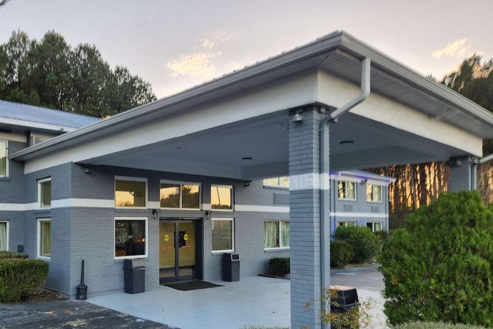 Econo Lodge Inn & Suites Warsaw photo 1