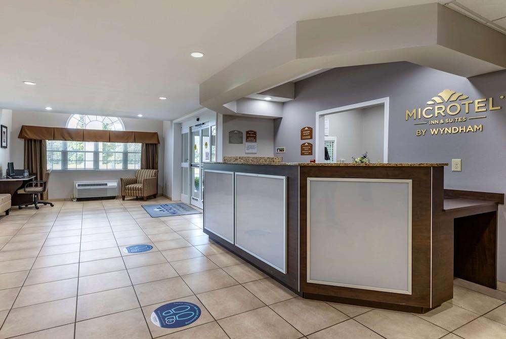 Microtel Inn & Suites By Wyndham Sylva Dillsboro Area photo 2