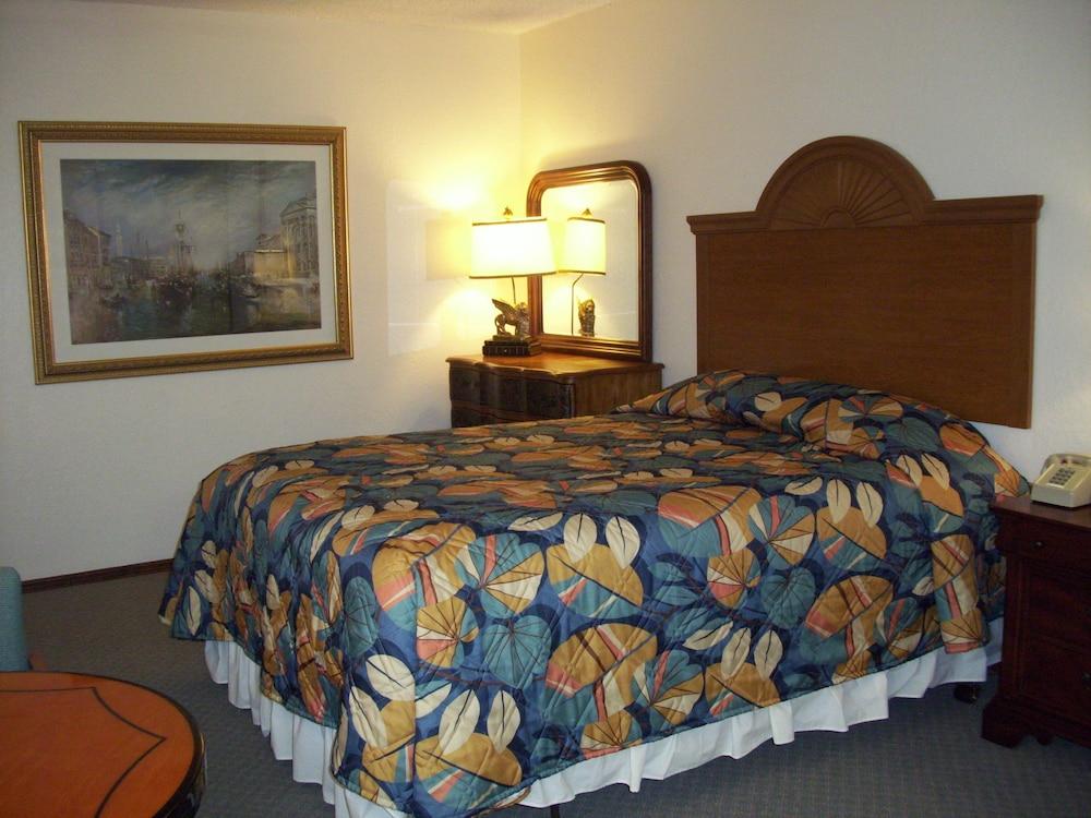 Travelers Inn Motel photo 40