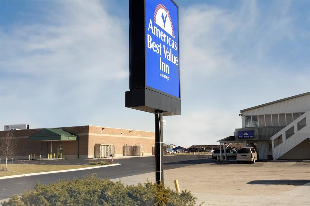 Americas Best Value Inn Litchfield photo 12