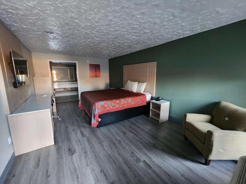 Americas Best Value Inn Longview photo 5
