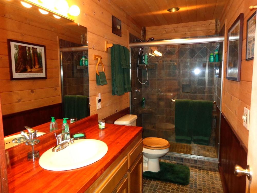 Evergreen Haus photo 40