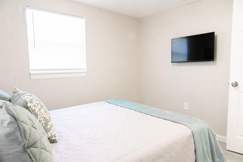 University Serenity Suites 15th photo 13