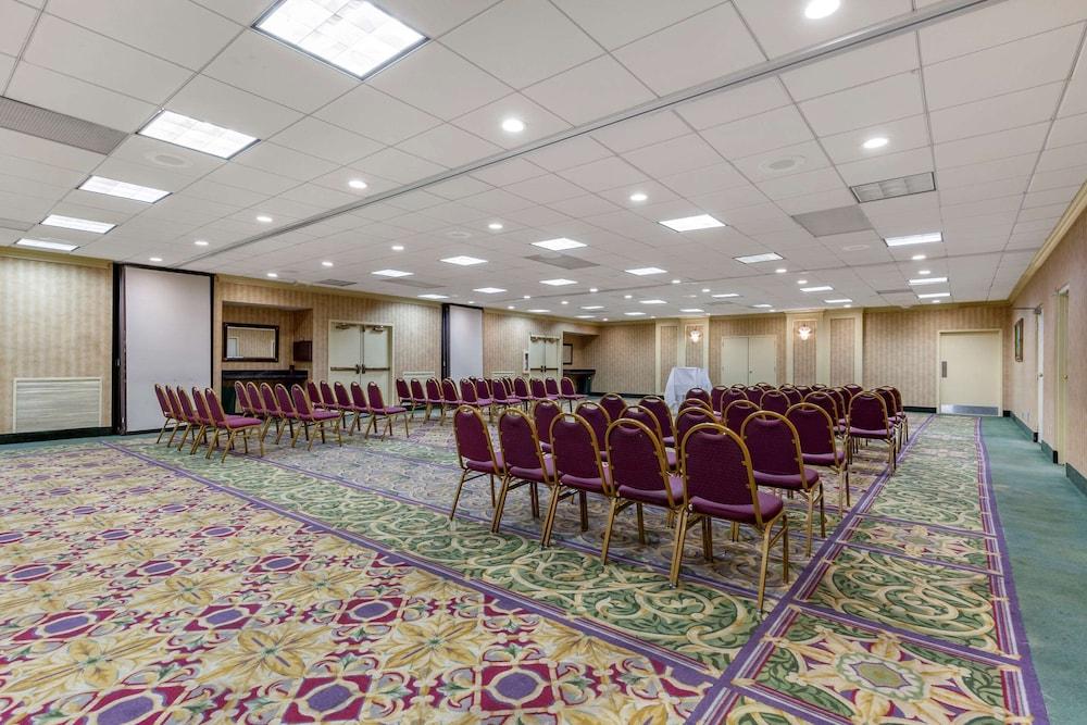 Quality Inn Windsor Mill - Baltimore photo 19