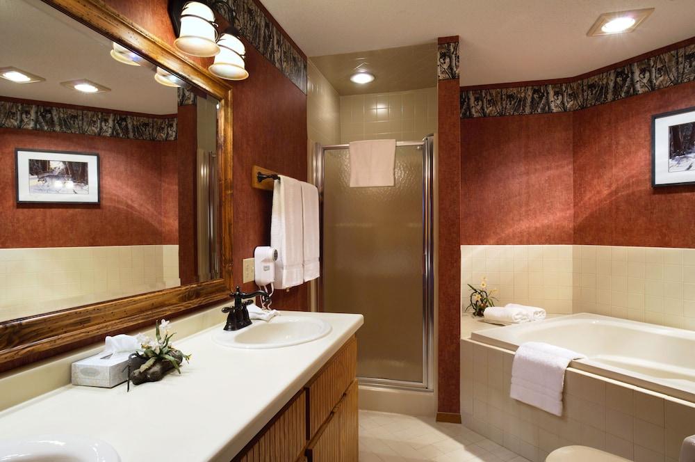 The Pointe Hotel and Suites photo 14