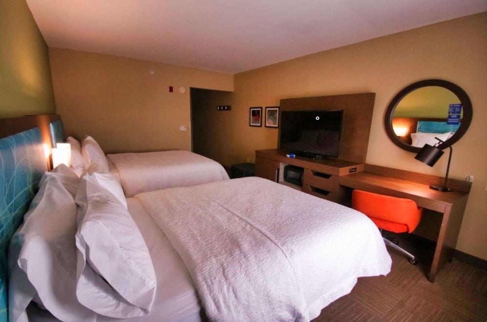 Hampton Inn & Suites Jacksonville - Beach Blvd/Mayo Clinic photo 8