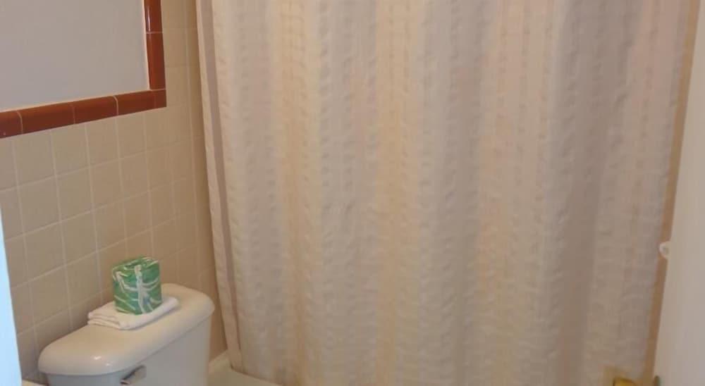 Quarterdeck Motel photo 20